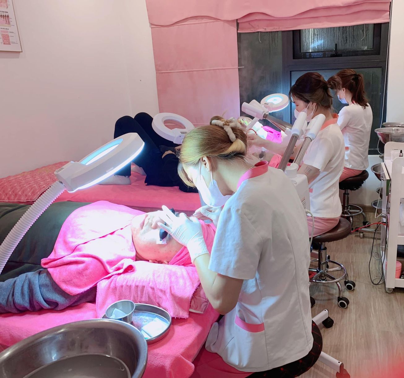 Linn Spa Beauty Clinic & Nail - Mi 1 gallaries