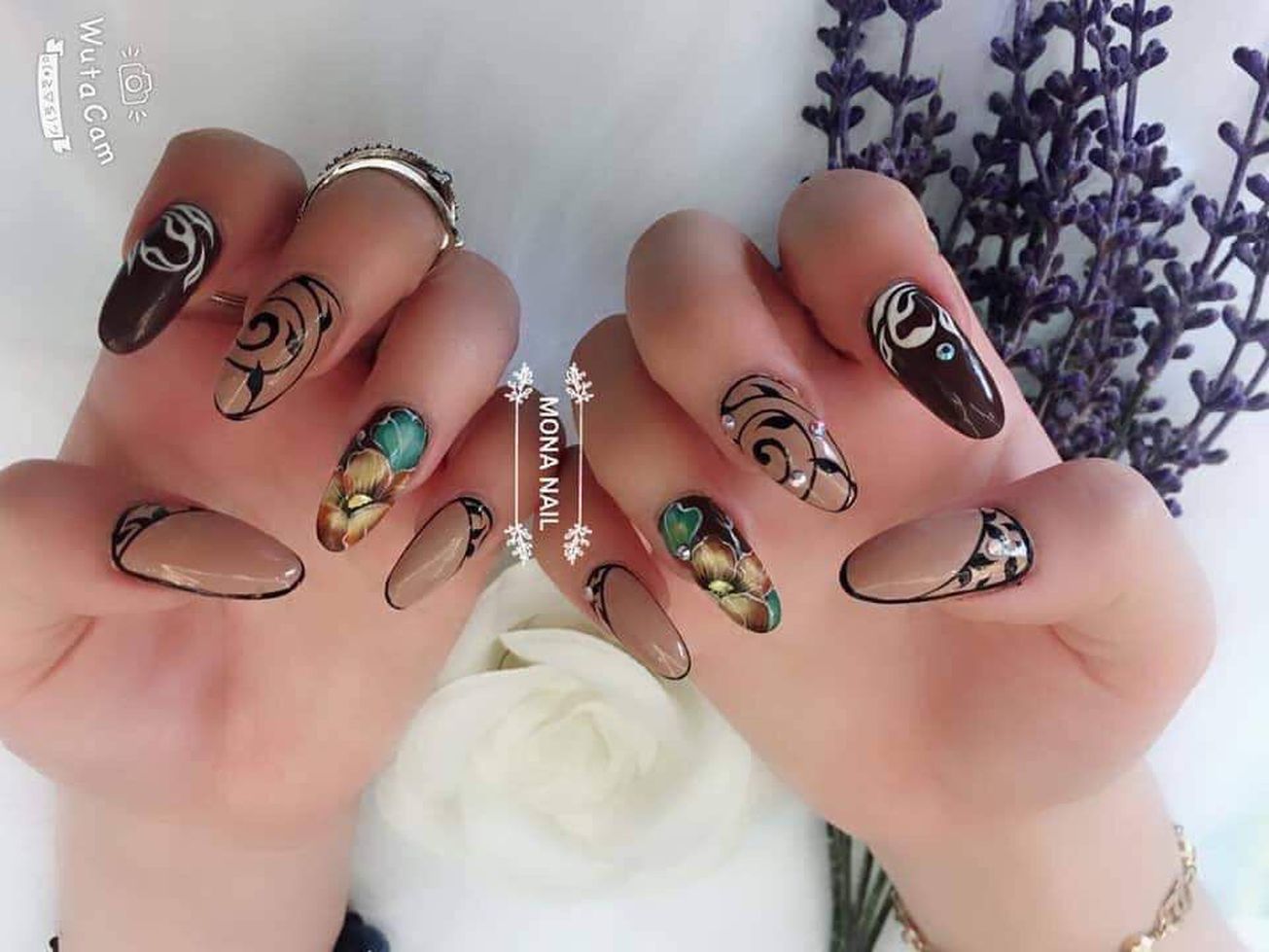 Mona Nail 1 gallaries