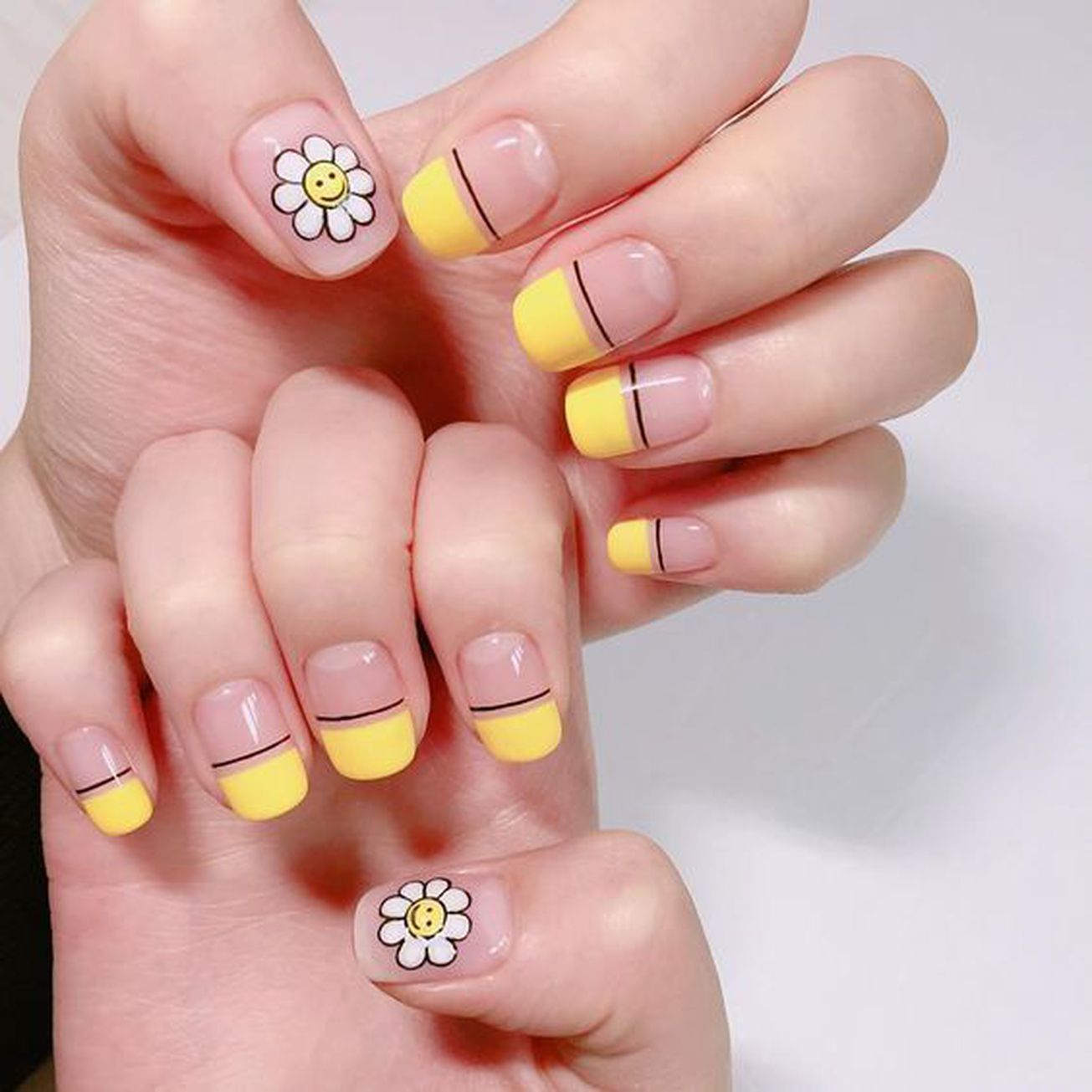 Mona Nail 0 gallaries